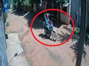 Dos motochorros asaltan un camión repartidor en Itá - Policiales - ABC Color