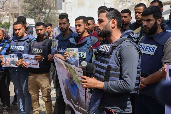 Tercer periodista muerto en Gaza por las quemaduras del ataque de este lunes - Mundo - ABC Color