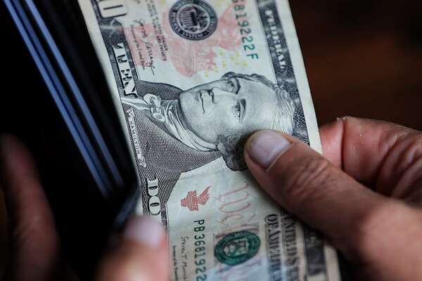 Preocupa a importadores la suba del dólar y su impacto en la canasta - Economía - ABC Color