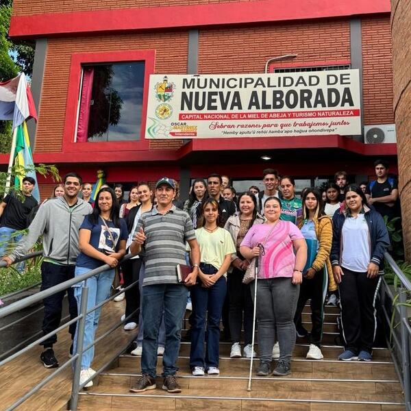 Con apoyo de la EBY, estudiantes de Nueva Alborada acceden a transporte universitario gratuito