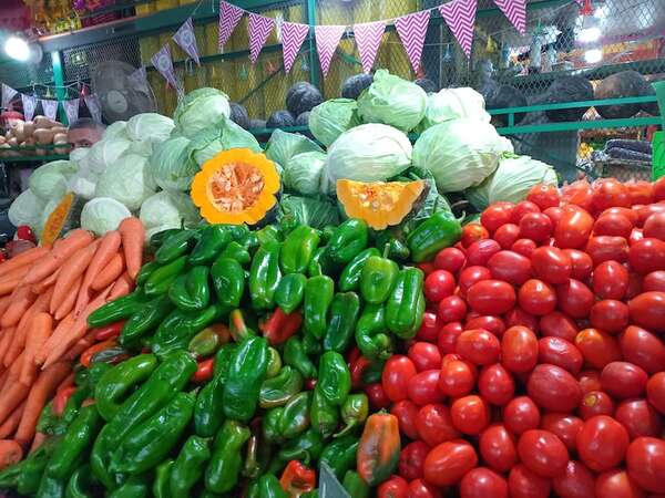 Precio del tomate registra leve disminución en el Abasto - Economía - ABC Color
