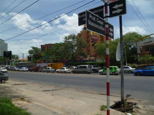 Cloaca a cielo abierto en plena “zona top”, de Asunción - Nacionales - ABC Color