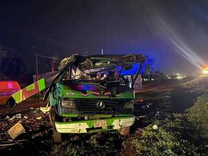 Al menos 10 heridos tras vuelco de ómnibus y camión en Minga Guazú - Unicanal