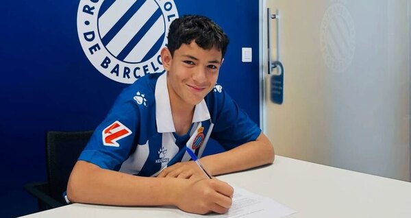 Versus / El hermano de "Tony" empieza a seguir los pasos del goleador albirrojo