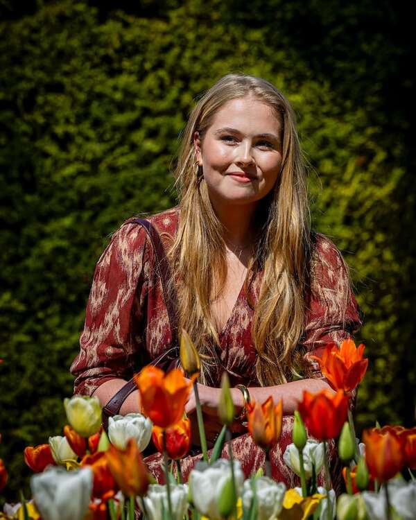 La princesa Amalia de Holanda inauguró un jardín de tulipanes en Madrid - Gente - ABC Color