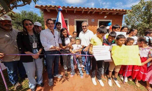 Entregaron viviendas a 80 familias de Coronel Oviedo y Vaquería – Prensa 5