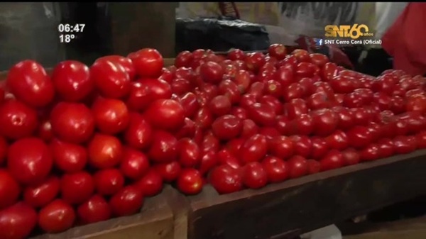 ¿Subió o no el tomate?; Sondeamos los precios en el Mercado N° 4 - SNT