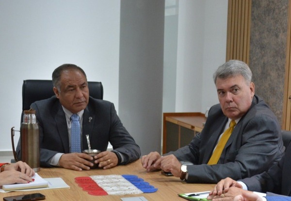 Solicitan informes a MEC y MSP sobre embargos de salarios a funcionarios víctimas de la mafia de los pagarés