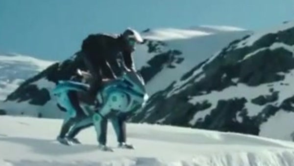 Kawasaki presenta su primer caballo robótico que puede ser montado - SNT
