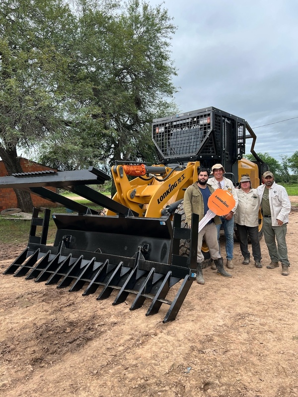 Carmotor Paraguay entrega una Pala Cargadora Lonking CDM833 a Agroganadera Río Verde