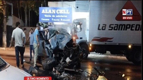 Cuatro heridos dejó terrible choque en el centro de Coronel Oviedo