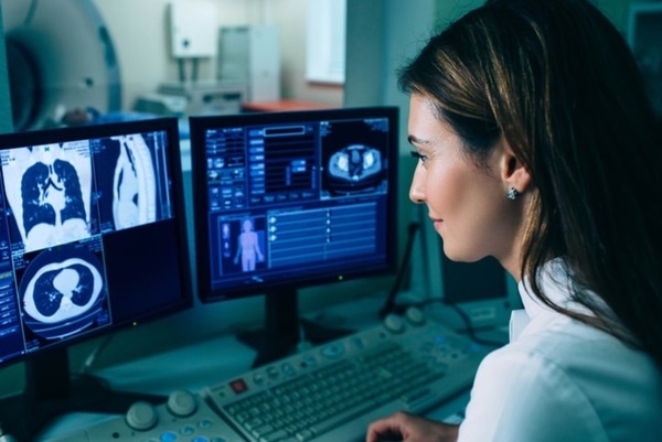 Alertan sobre poca salida laboral en carrera de radiología - Portal Digital Cáritas Universidad Católica