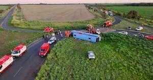 La Nación / Brasil: un accidente de bus deja 11 muertos y 17 heridos