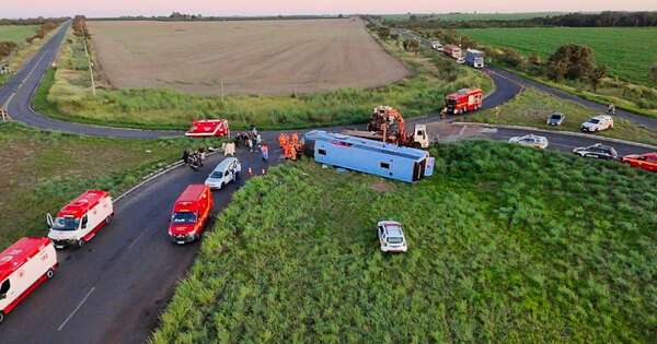 La Nación / Brasil: un accidente de bus deja 11 muertos y 17 heridos