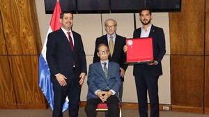 Reconocen trayectoria de Carlos Schvartzman con distinción del Congreso Nacional