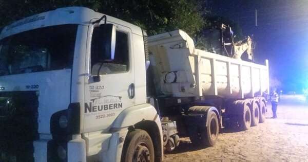 La Nación / Camión robado en Brasil y recuperado en CDE seguirá en comisaría