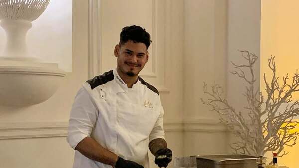 El chef paraguayo Jesús Antonio Ruiz, mejor abridor de ostras de España