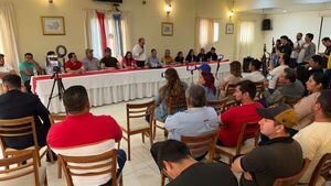 Mineros piden respeto a la extracción de oro legal en Paso Yobái