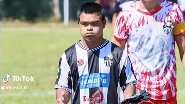 Andy, el fanático que inspira al club Flor de Mayo de Aguaity, Eusebio Ayala