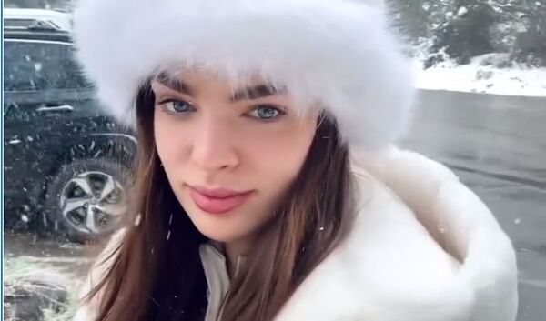 ¡Impre! Hasta con un frío que pela, Nadia Ferreira tiene esa carita de hermosura total