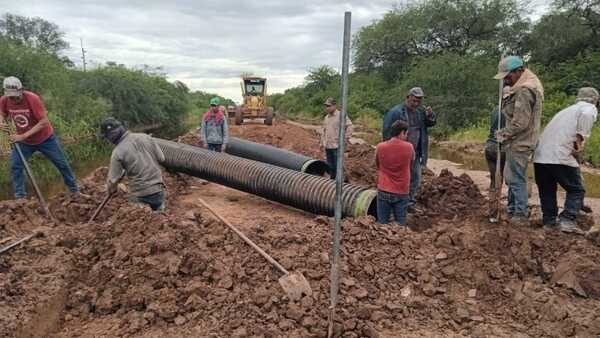 Chaco: Ganaderos asumen restauración de caminos ante urgente necesidad