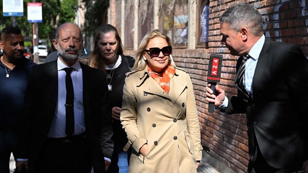 Ex pareja de Maradona acusa a médicos que trataron al ídolo: "Nos mintieron en la cara"
