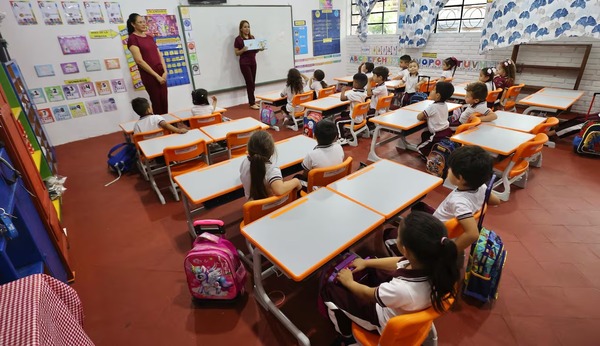 Presidente defiende licitación de pupitres escolares y refuerza compromiso con la infraestructura educativa - ADN Digital