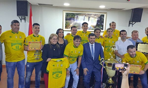 Homenajean a plantel franqueño tras obtención del título
