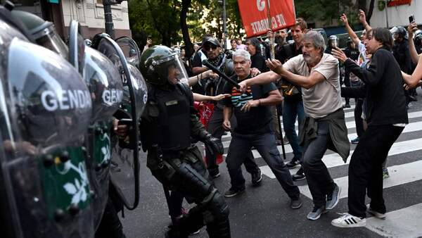 Sindicatos argentinos ratifican huelga general del jueves y apoyo a protesta de jubilados