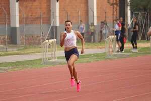 Atletismo: Montserrath Gauto vuela sobre la pista - Polideportivo - ABC Color