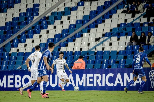 Versus / Luqueño tropieza al pie de los Andes y sigue sin poder sumar en la Sudamericana