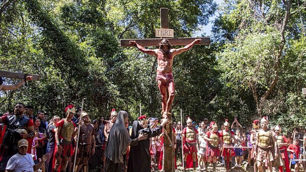 Días santos de vivencias religiosas y gastronómicas