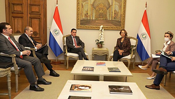 Ciberespionaje: El canciller entrega datos a fiscala Llano