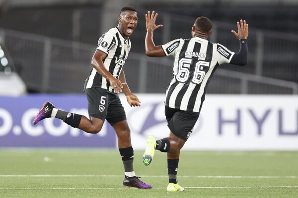 Versus / El campeón Botafogo sufre pero se impone por 2-0 al Carabobo en la Libertadores