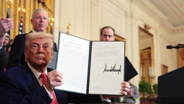Los nuevos aranceles de Trump entran en vigor y hacen temer otro día negro en las bolsas