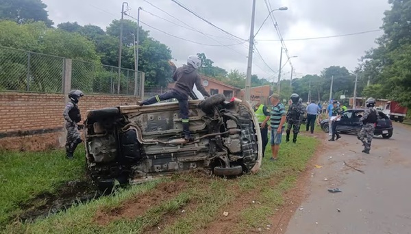 Criminal con arresto domiciliario huye de control policial y provoca accidente fatal en Guarambaré - OviedoPress