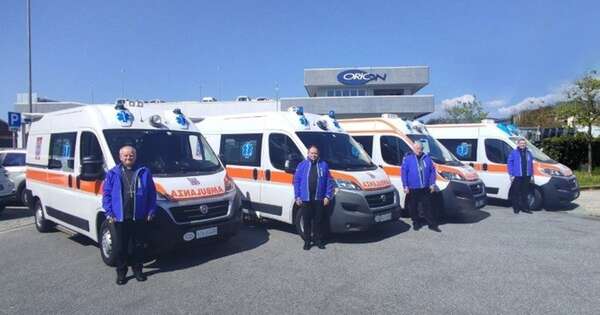 La Nación / El papa Francisco donó cuatro ambulancias a Ucrania