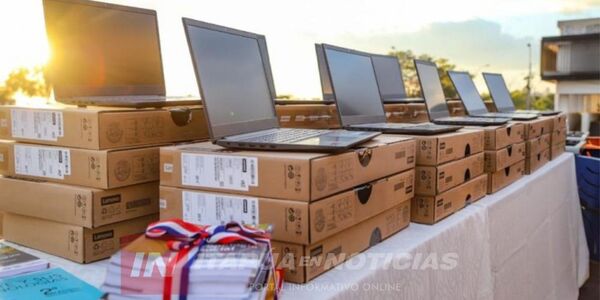  IMPULSAN EDUCACIÓN GRATUITA CON ENTREGA DE NOTEBOOKS EN ITAPÚA 