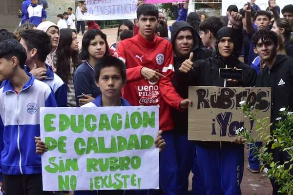 Abandono del MEC: faltan 500 horas cátedra en colegio y estudiantes protestan - Nacionales - ABC Color