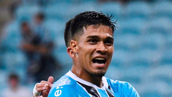 Los uruguayos Arezo y Olivera llevan a la victoria a Gremio