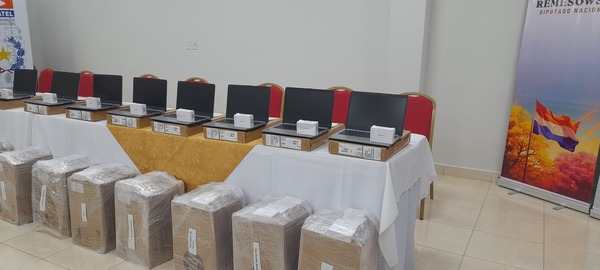 Entregan notebooks con acceso a internet 4G LTE a escuelas de Itapúa