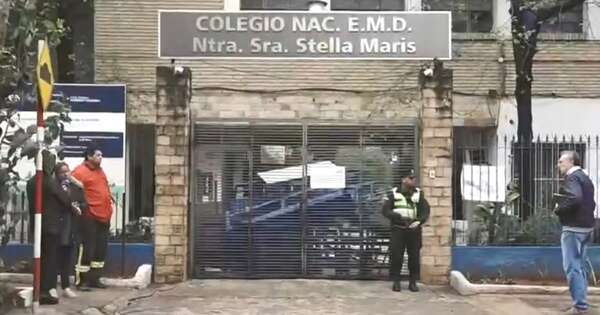 La Nación / Alumnos toman instalaciones del colegio Stella Maris y exigen remoción del director