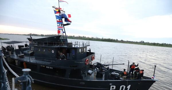 La Nación / El buque P-01 llegó a Carmelo Peralta en trayecto de asistencia hacia Bahía Negra