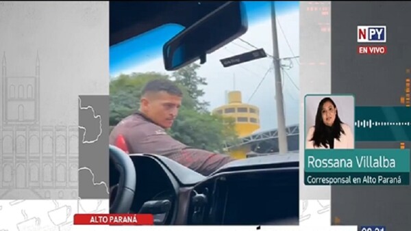 Vendedor ambulante daña vehículo de turista brasileña tras negarse a comprar limpiaparabrisas
