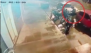 Denuncian hurto de motocicleta en estacionamiento de edificio en Cambyreta