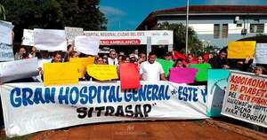 La Nación / Personal de salud se moviliza por un nuevo Hospital Regional del Este