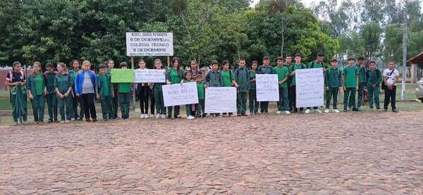 25 de Diciembre: toma indefinida de institución educativa por falta de rubros y docente - Nacionales - ABC Color
