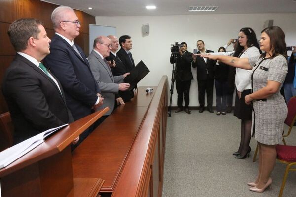 Presidente de la CSJ tomó juramento a nuevas agentes fiscales