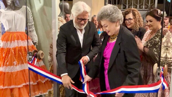 Vestuarios de danza en muestra del CCR