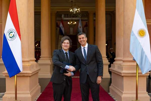 Tras reunión bilateral, Santiago Peña y Javier Milei resaltaron coincidencias en “ideas de libertad” - Política - ABC Color